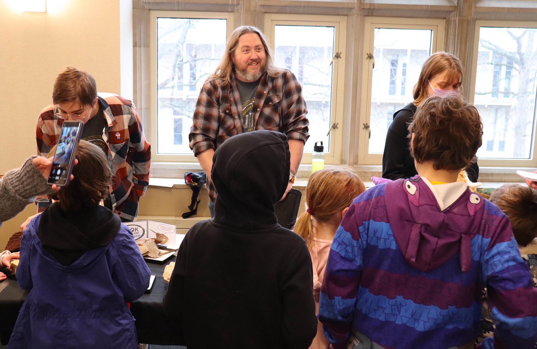 Geological sciences professor Jim Schiffbauer talks to children at the Columbia Young Scientists Expo about his fossil research.