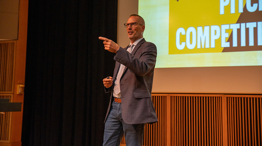 Greg Bier, executive director of entrepreneurship programs, addresses the audience at the Entrepreneur Quest finale Nov. 19.