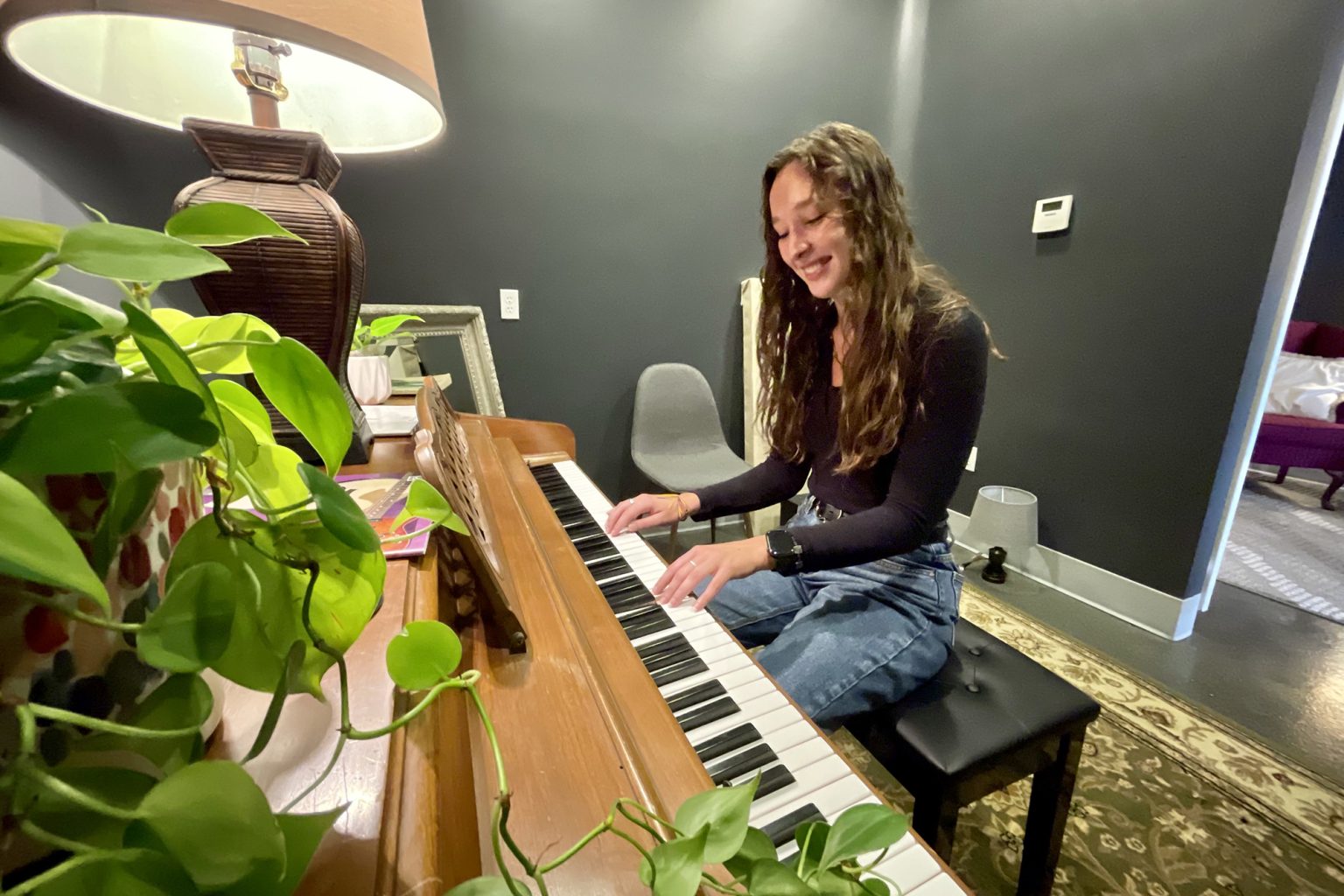 Kiley Grimes plays piano.